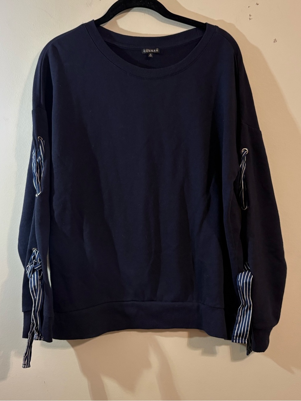 Hannah sweater women’s medium navy crewneck blue white ribbon tie in sleeve